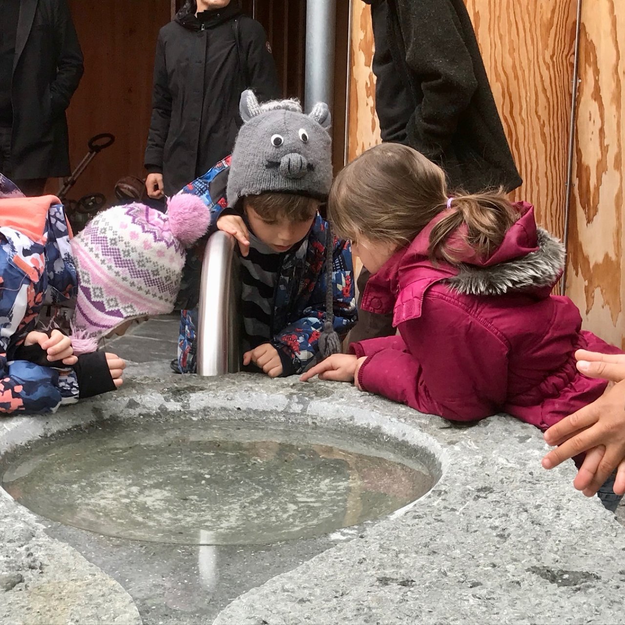 Brunnen im Kinderheim Brugg wird eingeweiht
